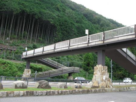 石な歩道橋
