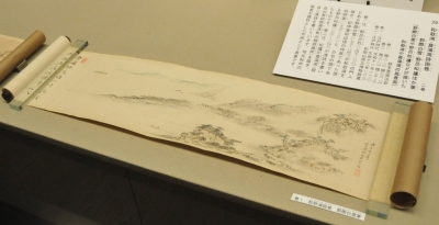 野際白雪筆　「和歌浦詩画巻」　　展示状況　（和歌山県立博物館蔵）　軽