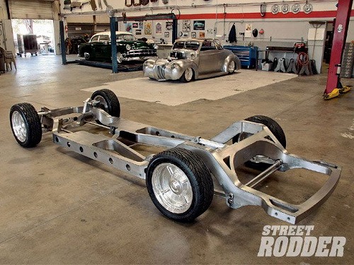 0902sr_09_z+roseville_rod_custom_1949_1951_mercury_chassis+chassis_rear.jpg