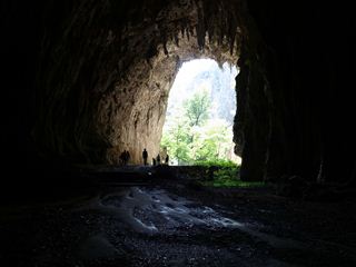 スロベニアで洞窟探検！