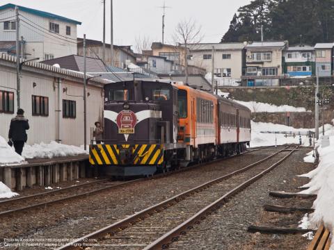 津軽鉄道線の津軽中里駅、ストーブ列車（青森県）