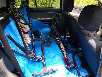 Puyanのゆるゆる自転車ブログ コンパクトカーの座席を倒さずロードバイク2台を積む方法